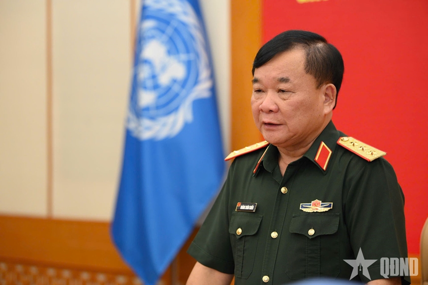 /UploadStore/admin/251010 trao quyet dinh/hung 4.jpg
